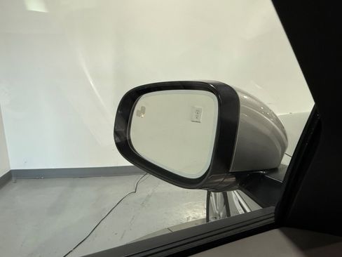 Used 2017 Jaguar XE Premium image 17