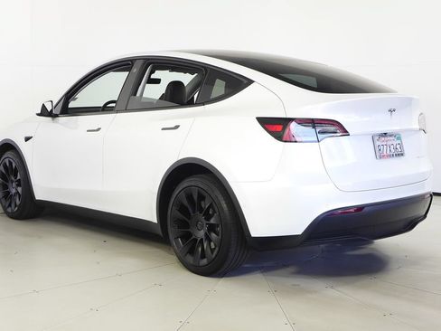 Used 2022 Tesla Model Y Long Range AWD/4WD image 9