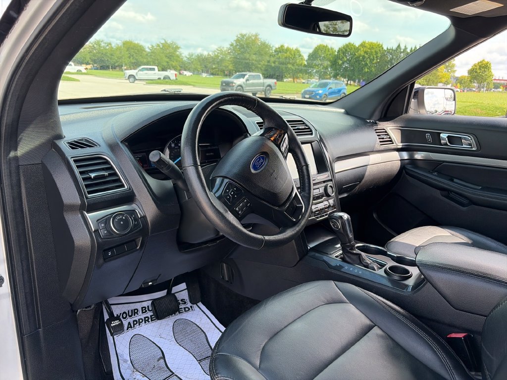 Used 2018 Ford Explorer XLT w/ Equipment Group 202A FWD image 14