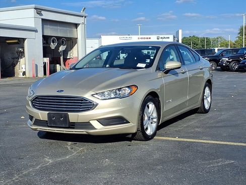 Used 2018 Ford Fusion S image 2