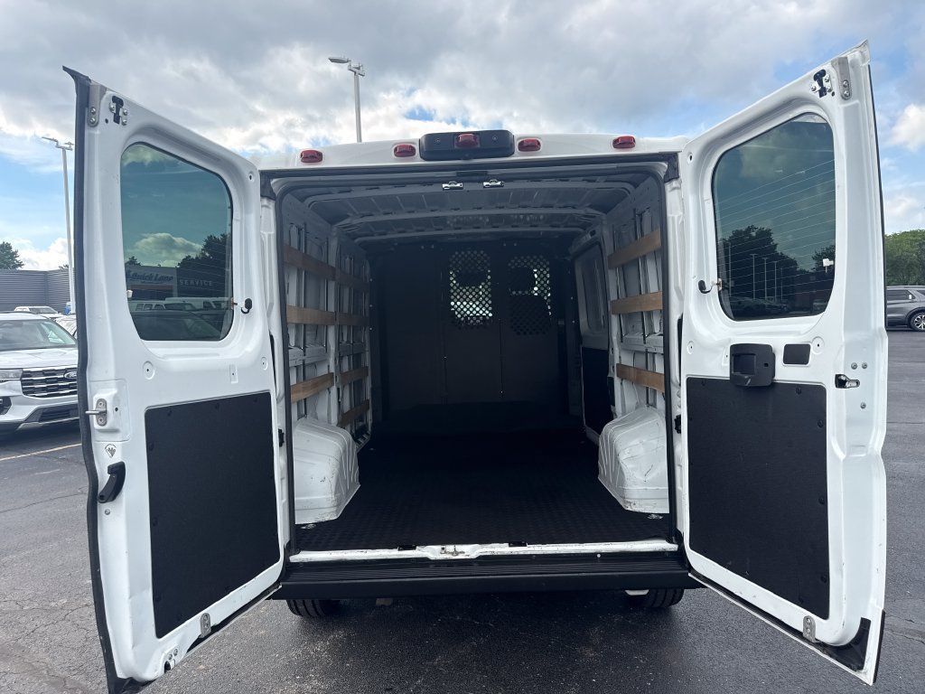 Used 2025 RAM ProMaster 2500 w/ U-Haul Equipment Group FWD image 13