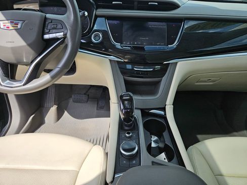 Used 2020 Cadillac XT6 Premium Luxury w/ LPO, Floor Liner Package FWD image 22