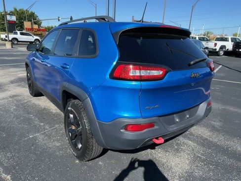 Used 2017 Jeep Cherokee Trailhawk image 8