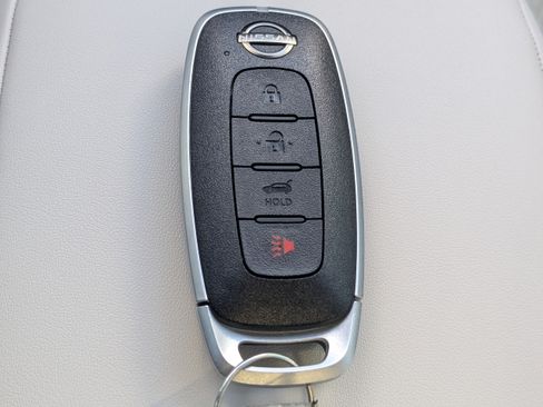 New 2026 Nissan Leaf Platinum+ w/ Cargo Package (Platinum+) FWD image 30