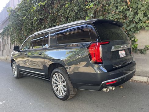 Used 2022 GMC Yukon XL Denali image 5