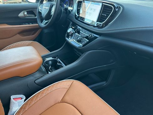 New 2026 Chrysler Pacifica Pinnacle w/ Trailer Tow Group image 18