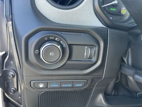 Used 2024 Jeep Wrangler Sport S image 17