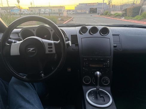 Used 2005 Nissan 350Z 35th Anniversary Edition w/ (N93) Cargo Convenience Pkg image 10