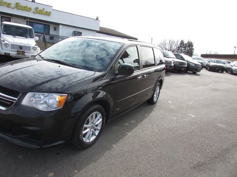Used 2015 Dodge Grand Caravan SXT image 36