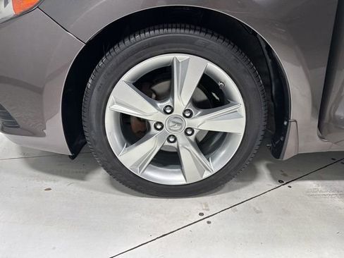 Used 2014 Acura ILX w/ Technology Package FWD image 9