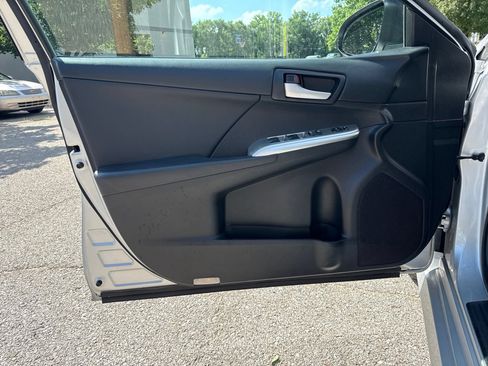 Used 2014 Toyota Camry SE w/ Fleet Convenience Package FWD image 10