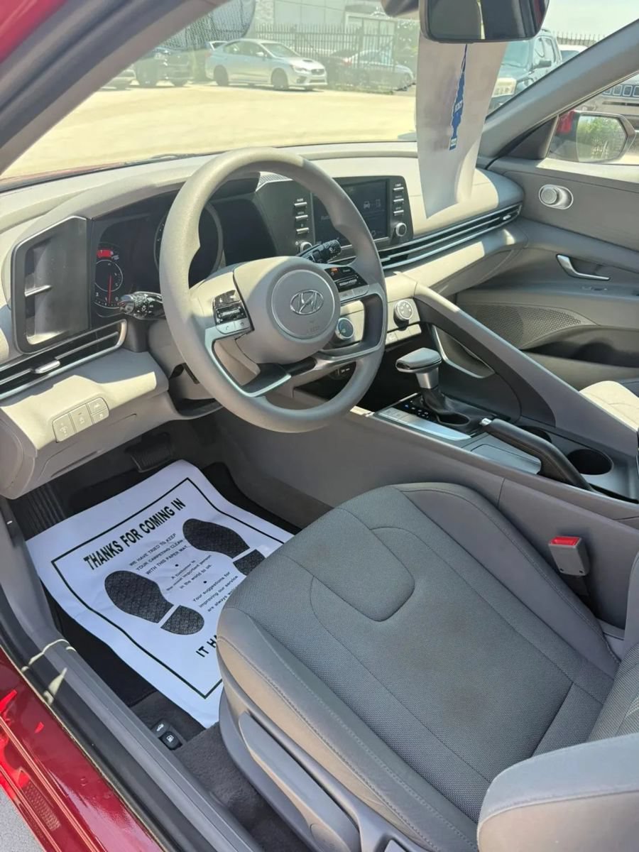 Used 2023 Hyundai Elantra SE FWD image 15