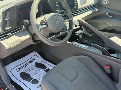 Used 2023 Hyundai Elantra SE FWD image 15