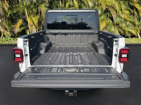 Used 2025 Jeep Gladiator Rubicon w/ Convenience Group AWD/4WD image 28
