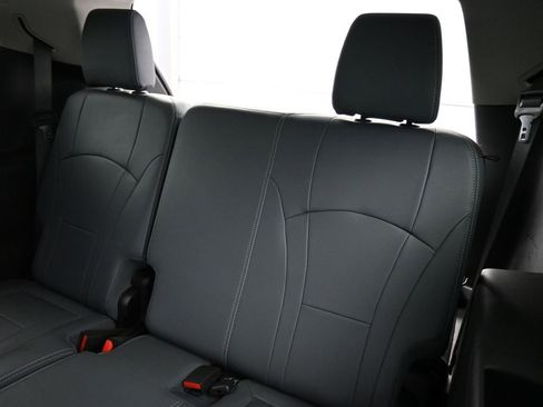 Used 2020 Buick Enclave Essence image 17