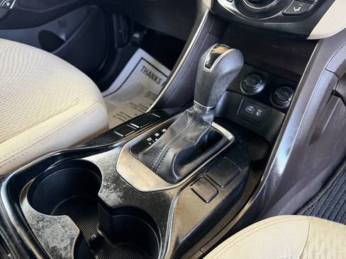 Used 2017 Hyundai Santa Fe Sport image 16