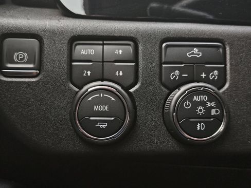 Certified 2024 Chevrolet Silverado 1500 RST w/ Z71 Off-Road Package AWD/4WD image 39