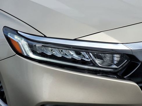 Used 2018 Honda Accord EX image 10