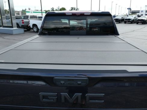 Certified 2022 GMC Sierra 1500 AT4 w/ AT4 Premium Package AWD/4WD image 17