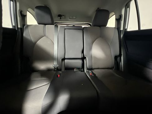 Used 2023 Toyota Highlander LE FWD image 33
