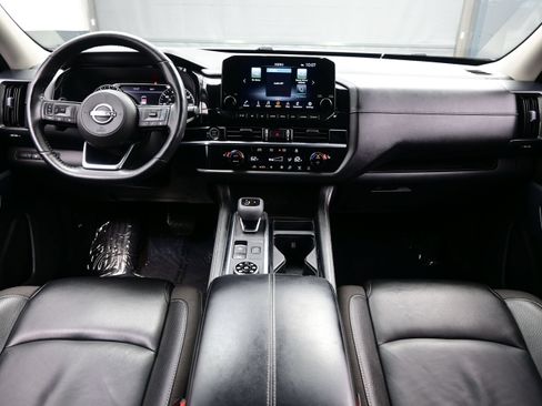 Used 2023 Nissan Pathfinder SL AWD/4WD image 18