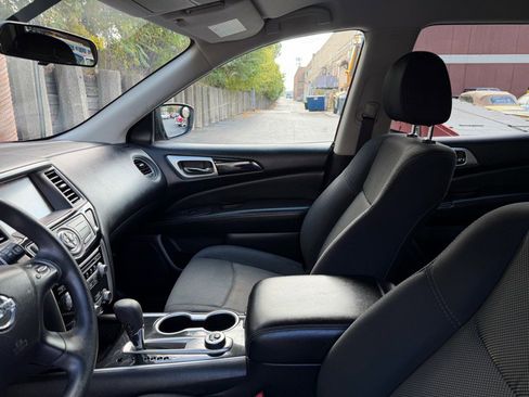 Used 2018 Nissan Pathfinder S image 17