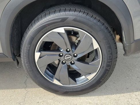 Certified 2025 Nissan Rogue SV image 15