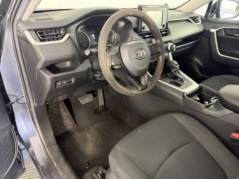 Used 2021 Toyota RAV4 LE FWD image 4