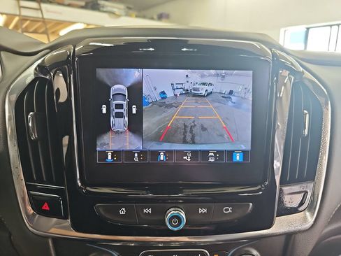Used 2023 Chevrolet Traverse LT w/ LT Premium Package AWD/4WD image 25