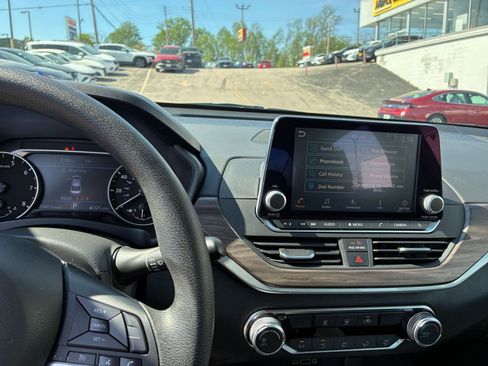 Used 2025 Nissan Altima 2.5 SV image 17