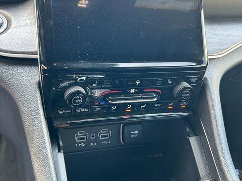 Certified 2024 Jeep Grand Cherokee L Limited image 25