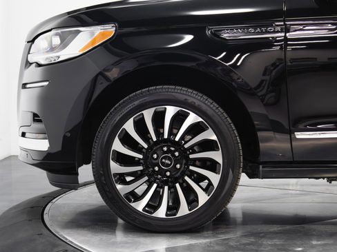 Used 2022 Lincoln Navigator Black Label image 18