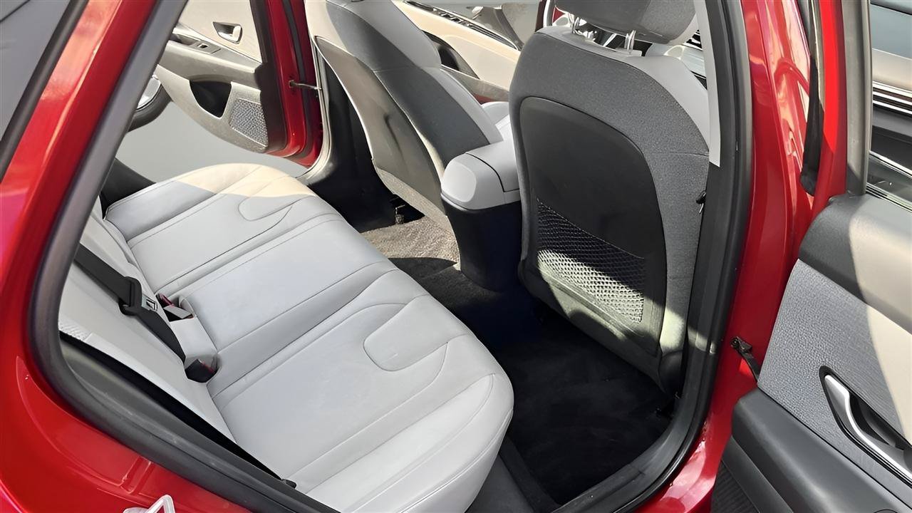 Used 2023 Hyundai Elantra Limited w/ Cargo Package FWD image 22
