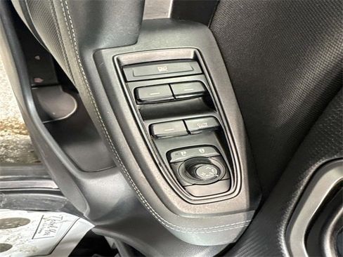 Used 2020 Subaru Forester Base w/ Alloy Wheel Package image 18