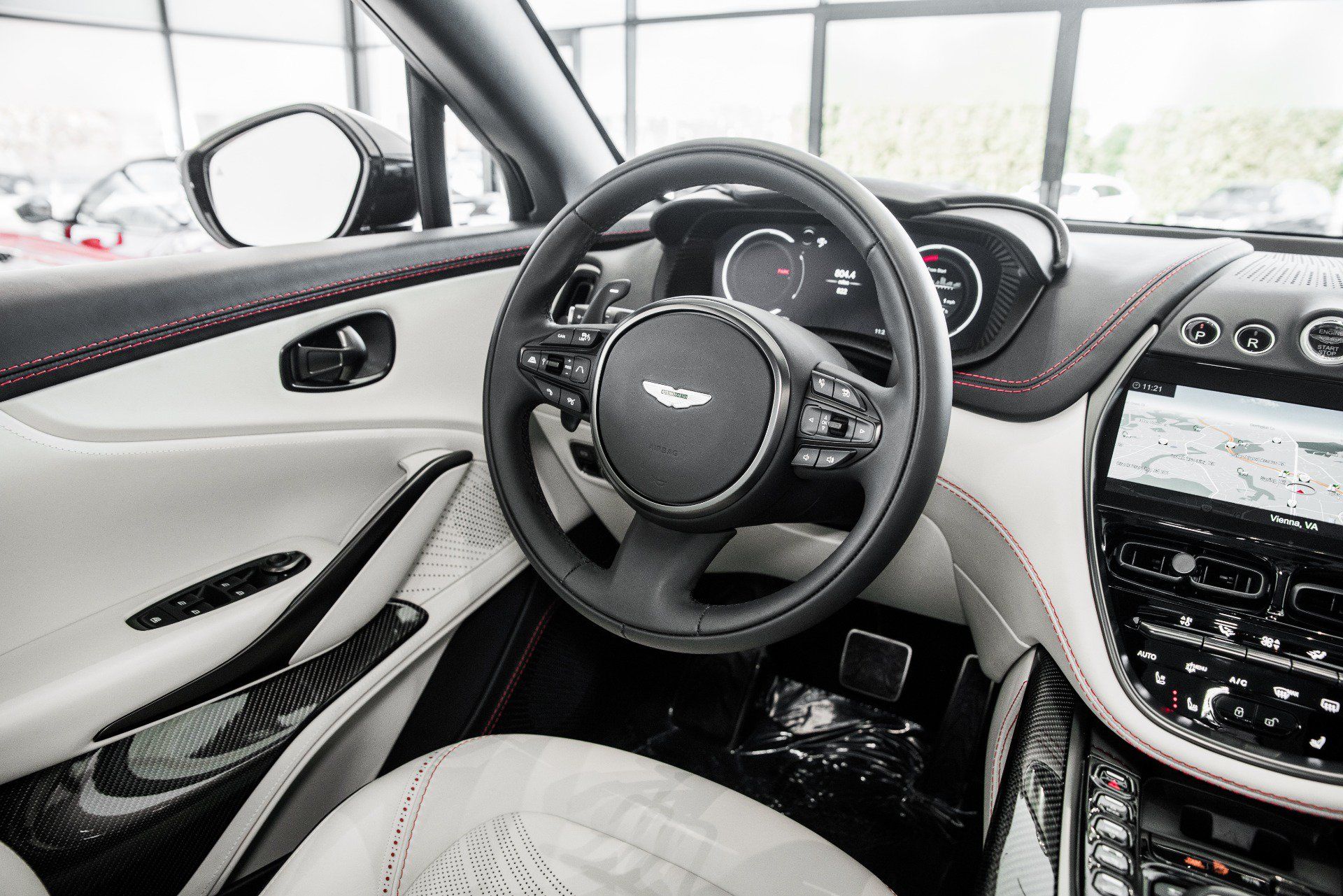 Used 2022 Aston Martin DBX AWD/4WD image 24