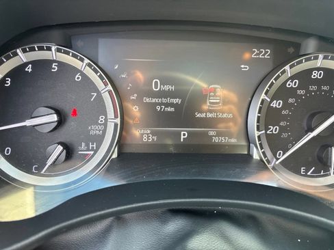 Used 2022 Toyota Highlander XLE AWD/4WD image 19