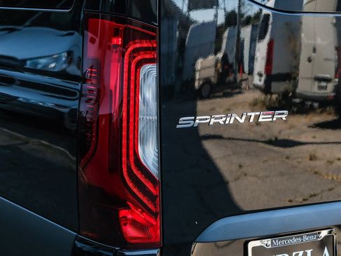 Used 2025 Mercedes-Benz Sprinter 2500 image 7