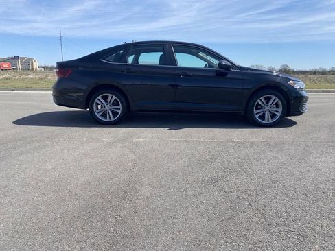 Used 2024 Volkswagen Jetta SE image 6