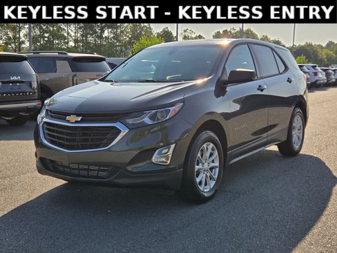 Used 2019 Chevrolet Equinox LS w/ LS Convenience Package AWD/4WD image 3