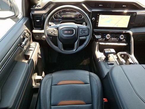 Used 2025 GMC Sierra 1500 AT4 w/ AT4 Premium Package AWD/4WD image 12