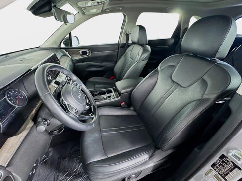Certified 2022 Kia Sorento EX w/ Panoramic Sunroof Package FWD image 11