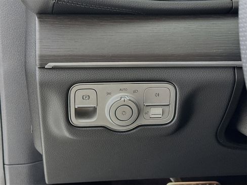 Used 2024 Mercedes-Benz GLS 450 4MATIC image 11