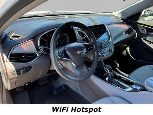 Used 2021 Chevrolet Malibu LT FWD image 15