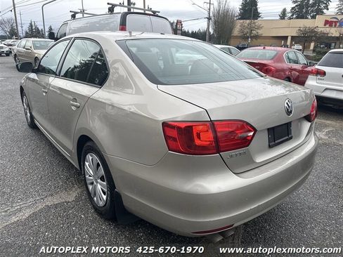 Used 2018 Chevrolet Suburban Premier image 6