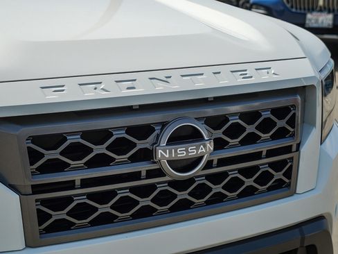 Used 2024 Nissan Frontier SV RWD image 11