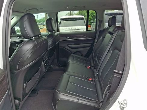 Used 2023 Jeep Grand Cherokee Limited AWD/4WD image 8