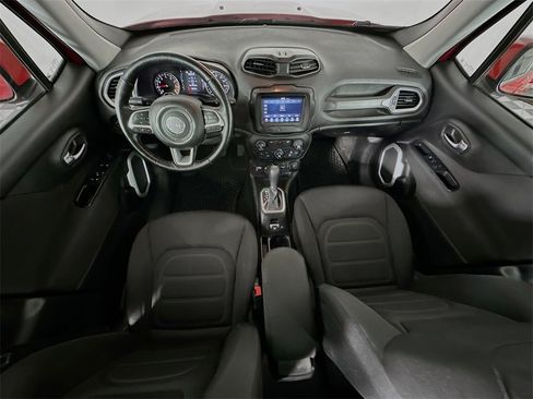 Used 2018 Jeep Renegade Latitude w/ Cold Weather Group image 30