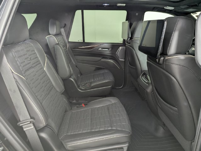 Used 2023 Cadillac Escalade Sport Platinum w/ Heavy-Duty Trailer Package AWD/4WD image 21