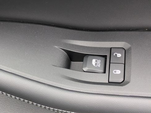 New 2025 Jeep Grand Cherokee Limited w/ Black Appearance Package image 36