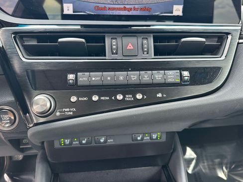 Used 2024 Lexus ES 350 w/ Premium Package FWD image 12